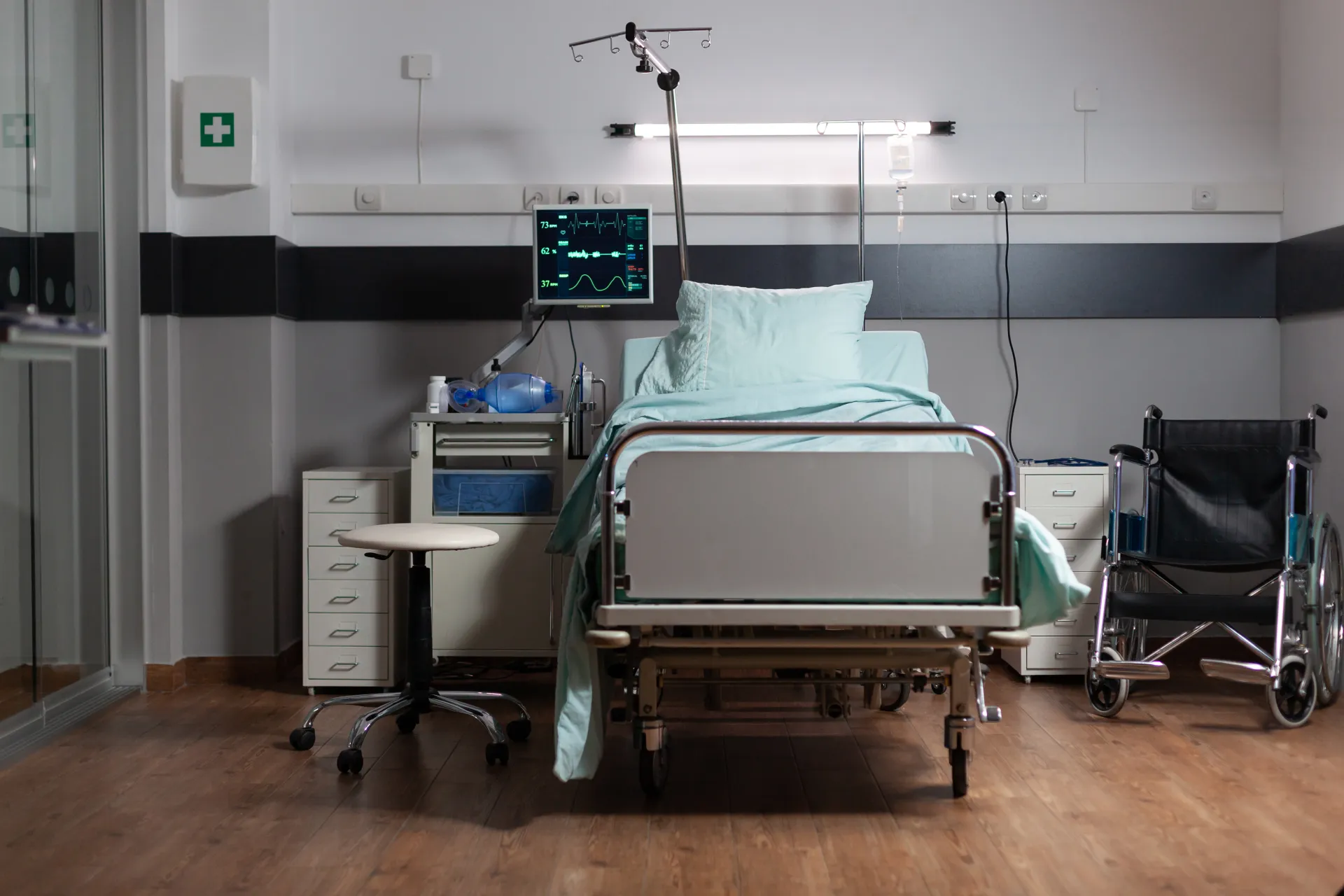 empty-hospital-room-with-nobody-in-it-2026-03-19-01-48-56-utc.webp